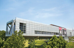 Clinton Library still draws a good crowd.