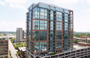 An affiliate of The Broe Group bought the River Market Tower loan from Little Rock&rsquo;s Metropolitan National Bank as part of a year-end transaction.