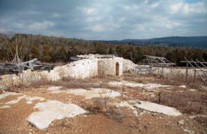 Work on the Ozark Medieval Fortress was abandoned in 2011 after overseas owners deemed the&nbsp; project unworthy of continued support because of low tourist traffic.