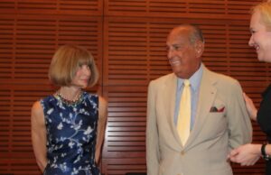 Vogue magazine editor Anna Wintour and fashion designer Oscar de la Renta mingle at the opening of the Oscar de la Renta American Icon exhibit at the Clinton Presidential Center in Little Rock, Ark.