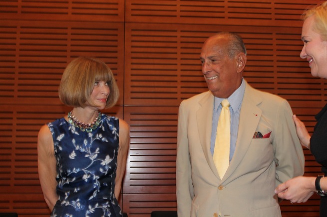 Vogue magazine editor Anna Wintour and fashion designer Oscar de la Renta mingle at the opening of the Oscar de la Renta American Icon exhibit at the Clinton Presidential Center in Little Rock, Ark.