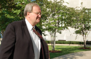Steve Standridge enters the federal courthouse in Little Rock in 2012. (Photo by Mark Friedman)