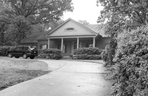 Millionairess Melanie Steele’s last real estate purchase was this house at 3 Cantrell Road, which she purchased in July 2001 for $335,000. (Photo by Mark Wilson) | Originally published in Arkansas Business on April 10, 2000.