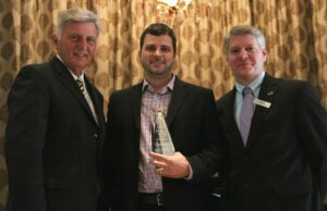Gov. Mike Beebe (left) and ADEC chair William Burgess (right) present a 2014 global trade award to&nbsp;Scott Allmendinger of SweepScrub.com. (Photo by Melissa Kordsmeier/AEDC)