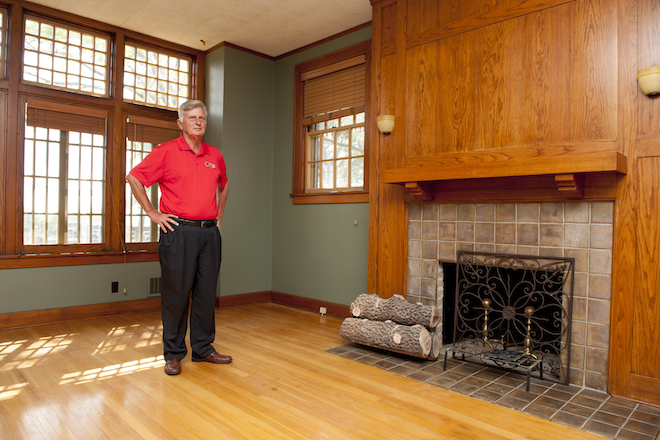 Gov. Mike Beebe stands in the living room of the V.C. Kays House.