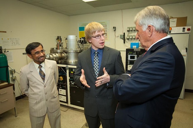 Douglas Hutchings (center), explains the Picasolar technology to Arkansas Gov. Mike Beebe with UA electrical engineering professor Hameed Naseem (left) after Silicon Solar Solutions received a 2013 SunShot Incubator Award.&nbsp;