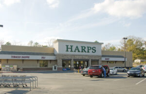 Harps Food Stores opened this store in Benton in 2009, miles from any sizable competitors.