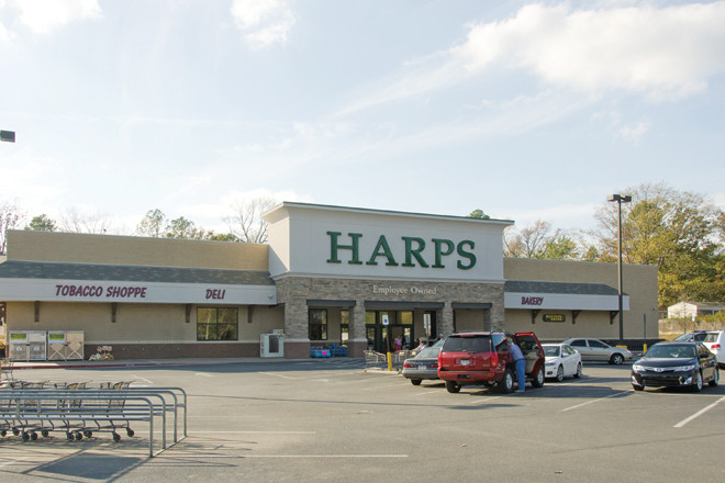 Harps Food Stores opened this store in Benton in 2009, miles from any sizable competitors.