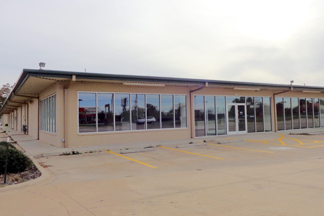 Retail property at 1395 E. Henri De Tonti Blvd. in Springdale.