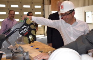 Orbea&nbsp;CEO Jon Fern&aacute;ndez celebrates the company's new North American headquarters with a "wood-cutting" ceremony.