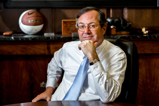 Warren Stephens has steered the family ship for longer than anyone, leading Stephens Inc. for more than 30 years.