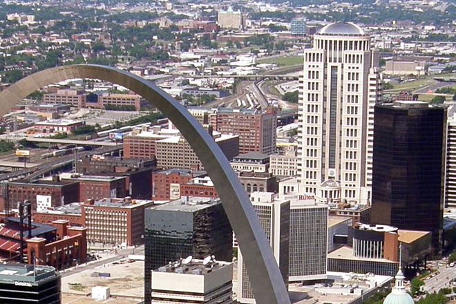 The Thomas Eagleton Federal Courthouse (white building right of the Gateway Arch) in St. Louis, home of the U.S. Court of Appeals for the Eighth Circuit.