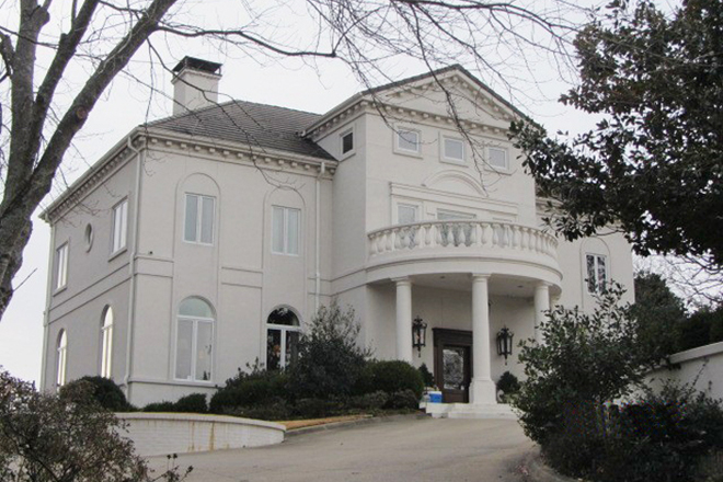 Walter Quinn&rsquo;s Riverview Point home is headed toward a foreclosure auction in the wake of his diminished oil and gas wealth.