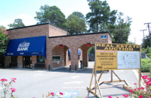 The former Allied Bank branch in Little Rock's Heights neighborhood, shortly before its auction this past summer.