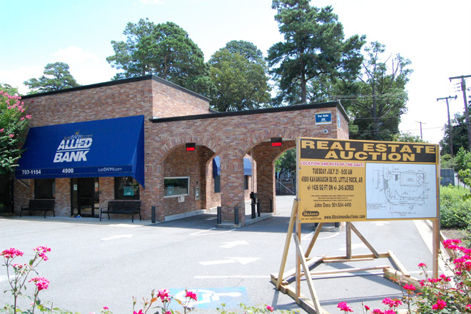 The former Allied Bank branch in Little Rock's Heights neighborhood, shortly before its auction this past summer.