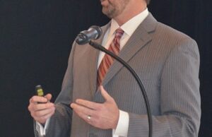 Highway Department Director Scott Bennett speak to the Little Rock Rotary Club on Tuesday.