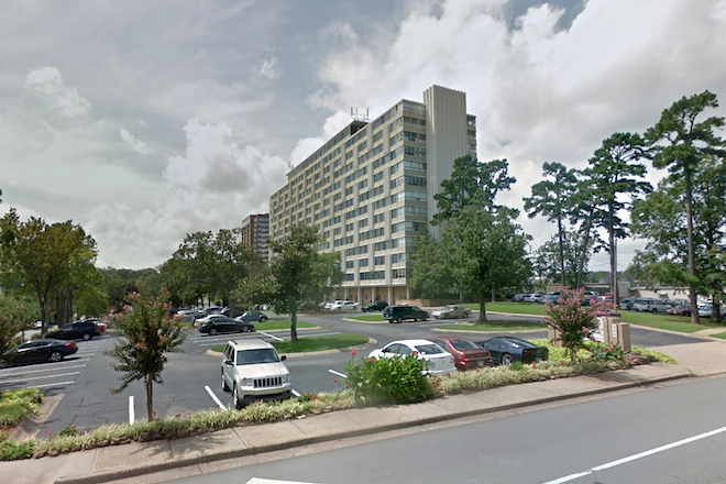 The&nbsp;Summit House Apartments on University Avenue in Little Rock.