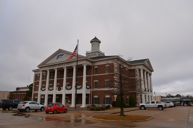 The Farmers Bank & Trust Building at 200 E. Third St. in Hope