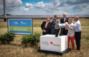 Gov. Asa Hutchinson, Entergy Arkansas Inc. CEO Rick Riley and others at the commissioning of the&nbsp;Stuttgart Solar Energy Center in Almyra (Arkansas County).