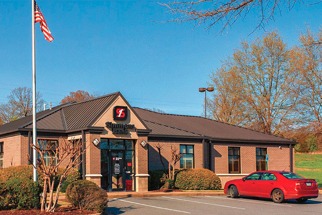 Simmons Bank at 16600 Chenal Parkway in Little Rock