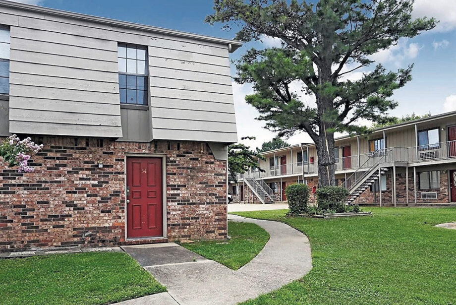 Sugartree Apartments at 1571 North Leverett Ave. in Fayetteville