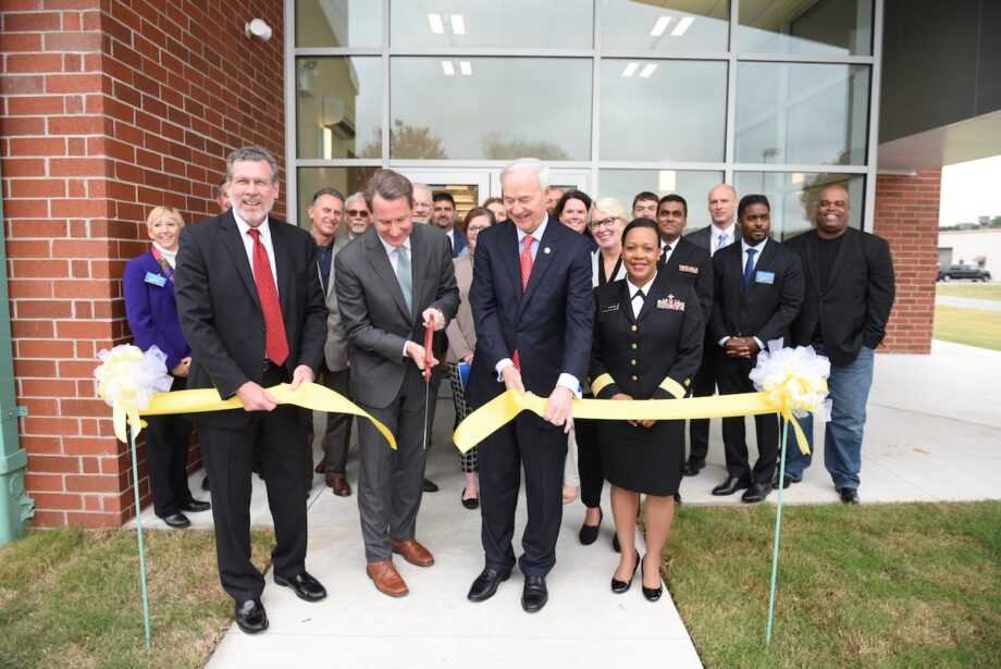 Gov. Asa Hutchinson, along with FDA leadership and other elected officials, cuts the ribbon on the renovated Building 14 at the FDA&rsquo;s National Center for Toxicological Research in Jefferson County.