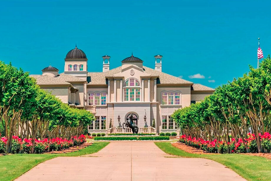 This 18,367-SF home sits on 20 acres in Fort Smith.