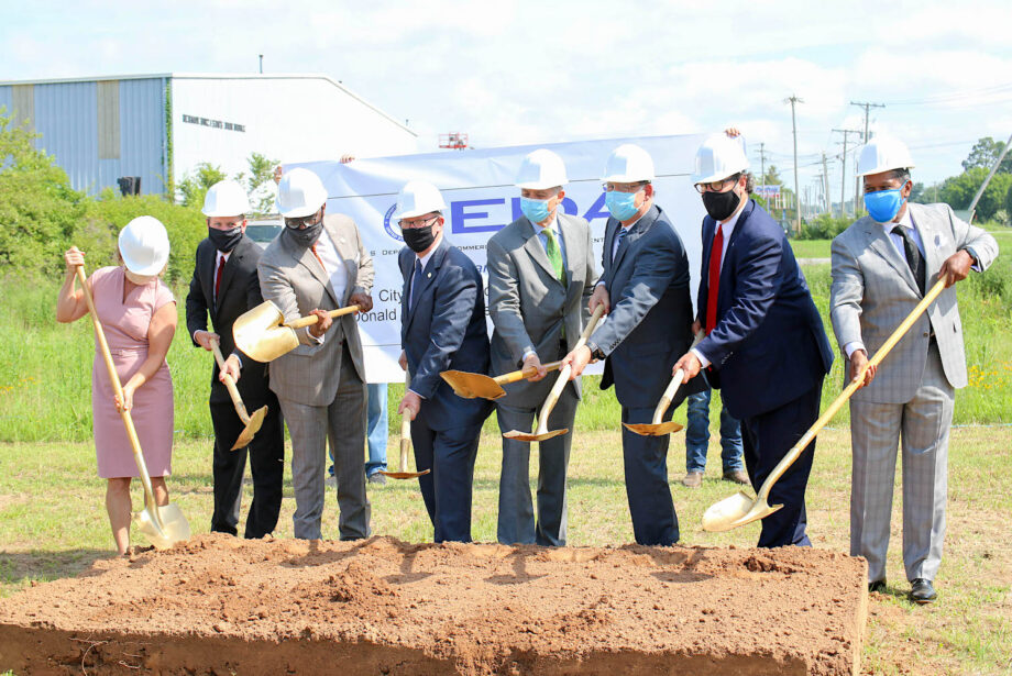 Local, state and federal leaders held a groundbreaking ceremony Monday for $11 million in transportation infrastructure projects at the Port of Little Rock.&nbsp;