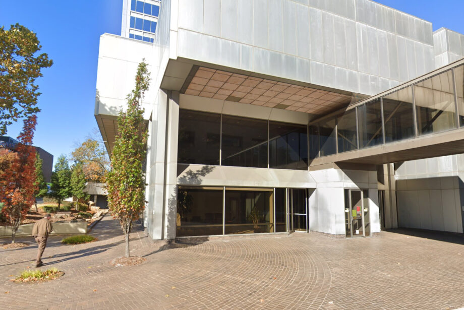 Regions Bank will soon be closing the doors to its two-story branch lobby at 400 W. Capitol Ave. in Little Rock.