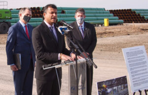 Welspun COO Rajesh Chokhani (center) talks about how the end of the Keystone XL pipeline could affect his Little Rock factory as U.S. Rep. French Hill (left) and&nbsp;Bryan Day, executive director of the Little Rock Port Authority, listen.