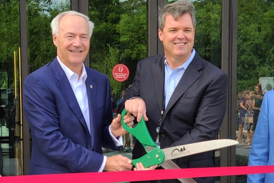Gov. Asa Hutchinson (left) and Transplace CEO Frank McGuigan mark the grand opening of the company's 150,000-SF center in Rogers.