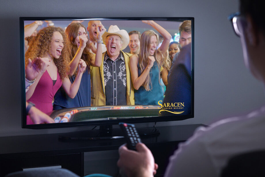 Rockabilly singer Jason D. Williams appears in Saracen ads with the theme of  “Vegas, Arkansas style.”