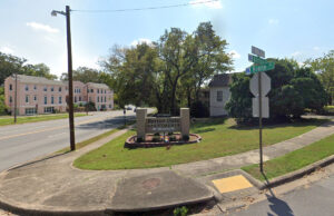 Barton Oaks Apartments at 107 Barton St. in Little Rock