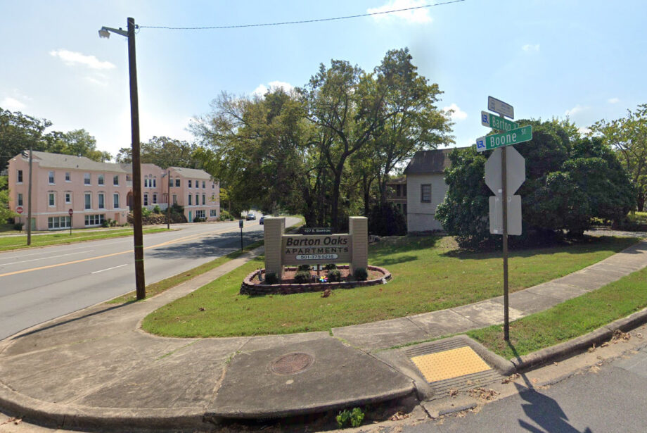 Barton Oaks Apartments at 107 Barton St. in Little Rock