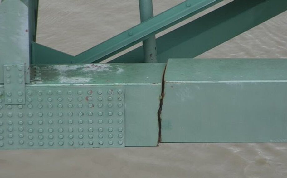 A fracture in the Interstate 40 bridge connecting Arkansas and Memphis. The fracture led to the closure of the bridge for several months in 2021.&nbsp;