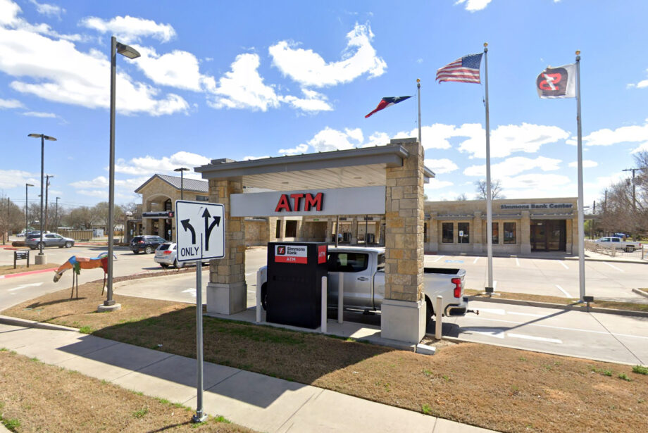 A Simmons Bank branch location in Gainesville, Texas.