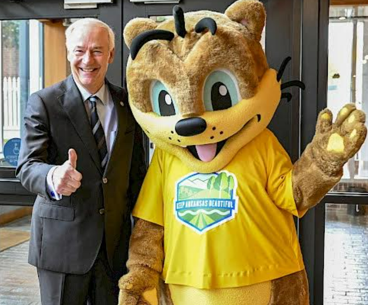 Arkansas Gov. Asa Hutchinson and Otto the Otter, the Keep Arkansas Beautiful mascot
