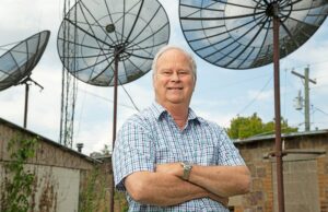 Sid King founded KGFL-AM and KHPQ-FM in Clinton. His daughter, Ali King Sugg, started KSUG-FM  in Heber Springs.