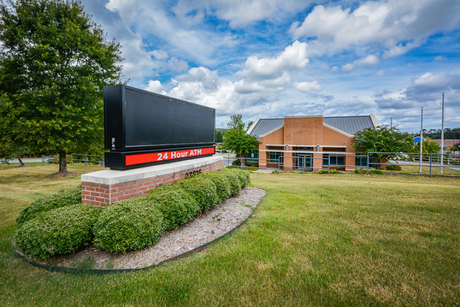 A former Simmons Bank branch at&nbsp;23816 Chenal Parkway in west Little Rock