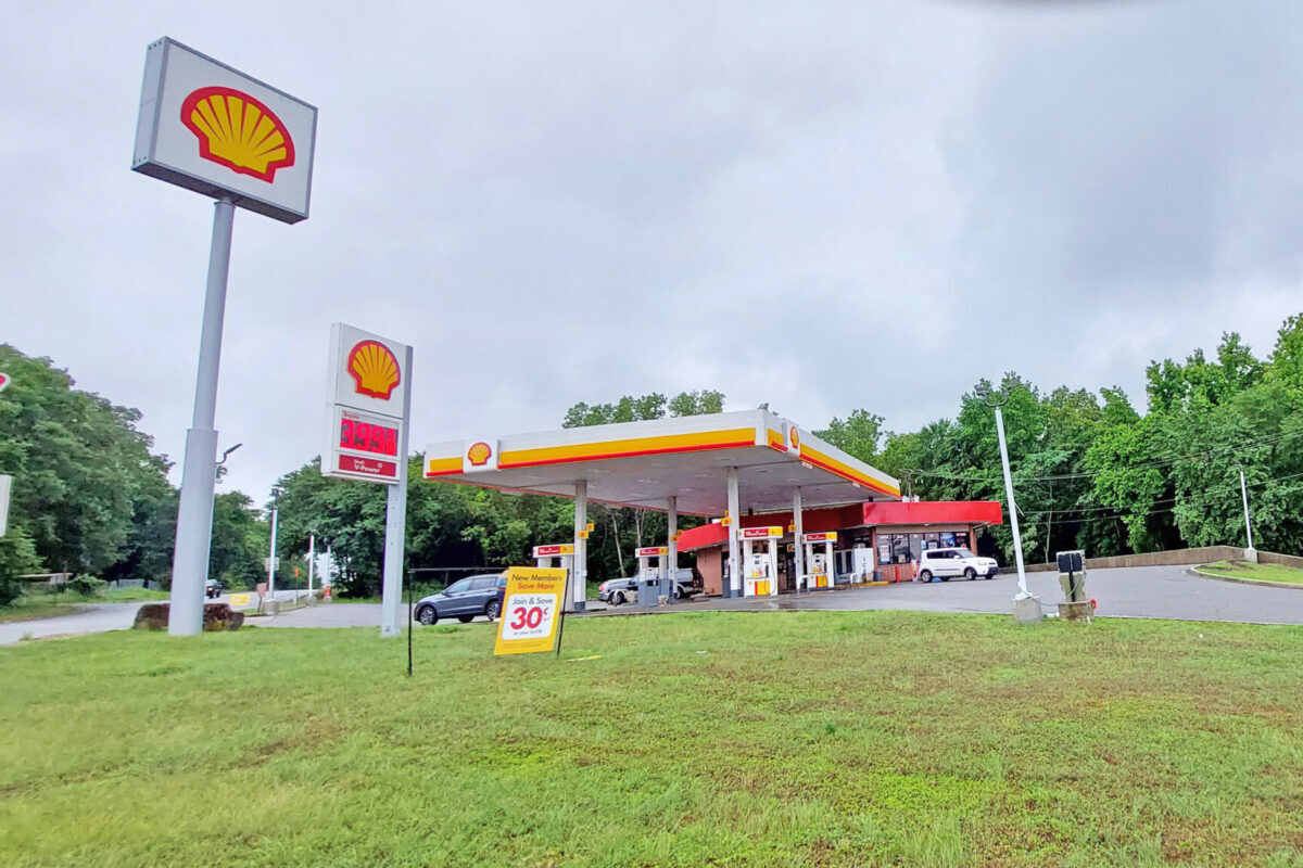 Shell convenience store at 3300 Bankhead Drive in east Little Rock.[George Waldon]
