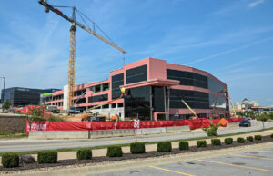 Northwest Arkansas’ tight Class A office market will get a boost with the 2026 opening of Johnelle Hunt’s $73 million, 194,450-SFVisionaryin Rogers’ Pinnacle area. Another view (inset). [Michael Woods