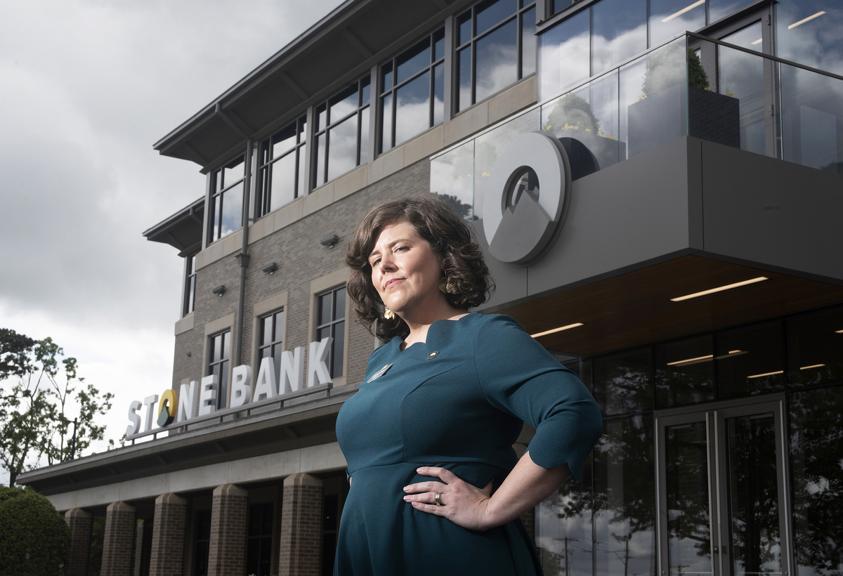 Arkansas Banks Miss a Major Opportunity With Women Customers