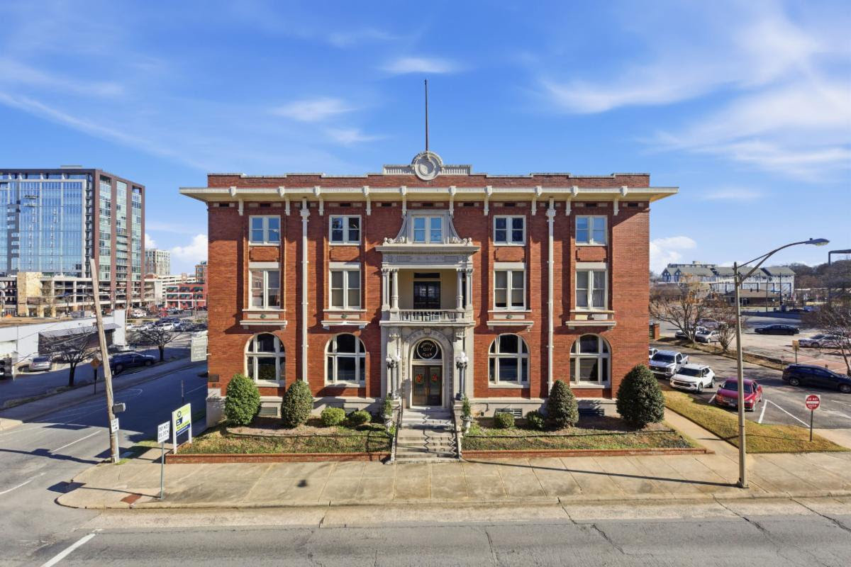 Insurance Company Buys Junior League of Little Rock Building for $2.35M
